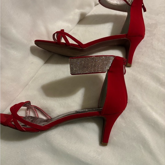 Two Lips Too - Picture 5 of 7